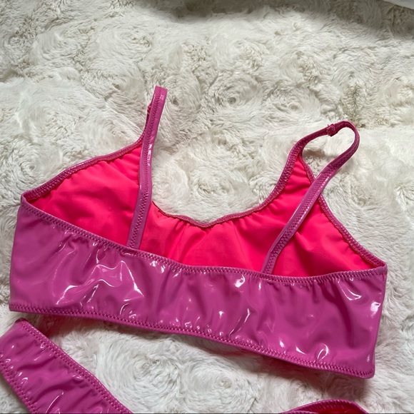 Glossy latex type bright pink Bikini Style set Size Small - Picture 11 of 12